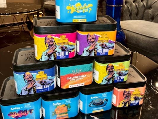 AL FAKHERやSNOOP DOGGなどのシーシャフレーバーの缶